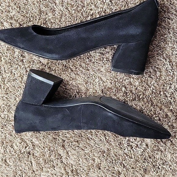 Elegant Black Women's Calvin Klein Suede Pumps - Picture 12 of 13